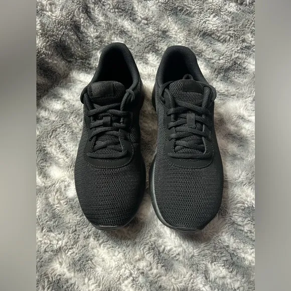121: Nike Tanjun : Youth Size 6: Black / Black