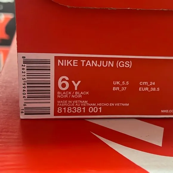 121: Nike Tanjun : Youth Size 6: Black / Black