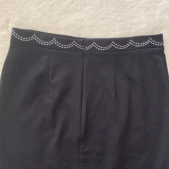 Ann Taylor Black Pencil Skirt With Embroidered Ruffled Hem Size M