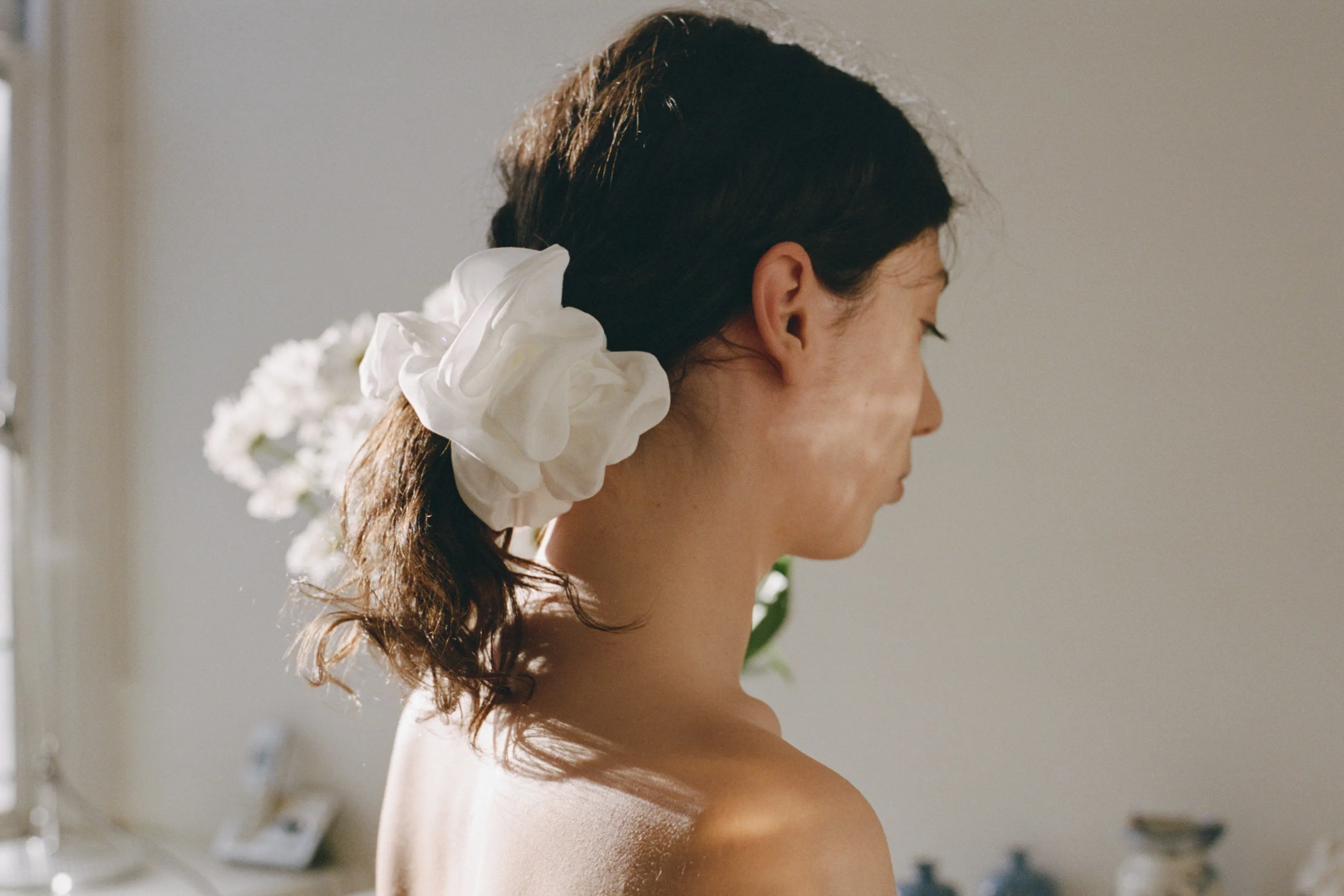 CAMELLIA SCRUNCHIE, WHITE