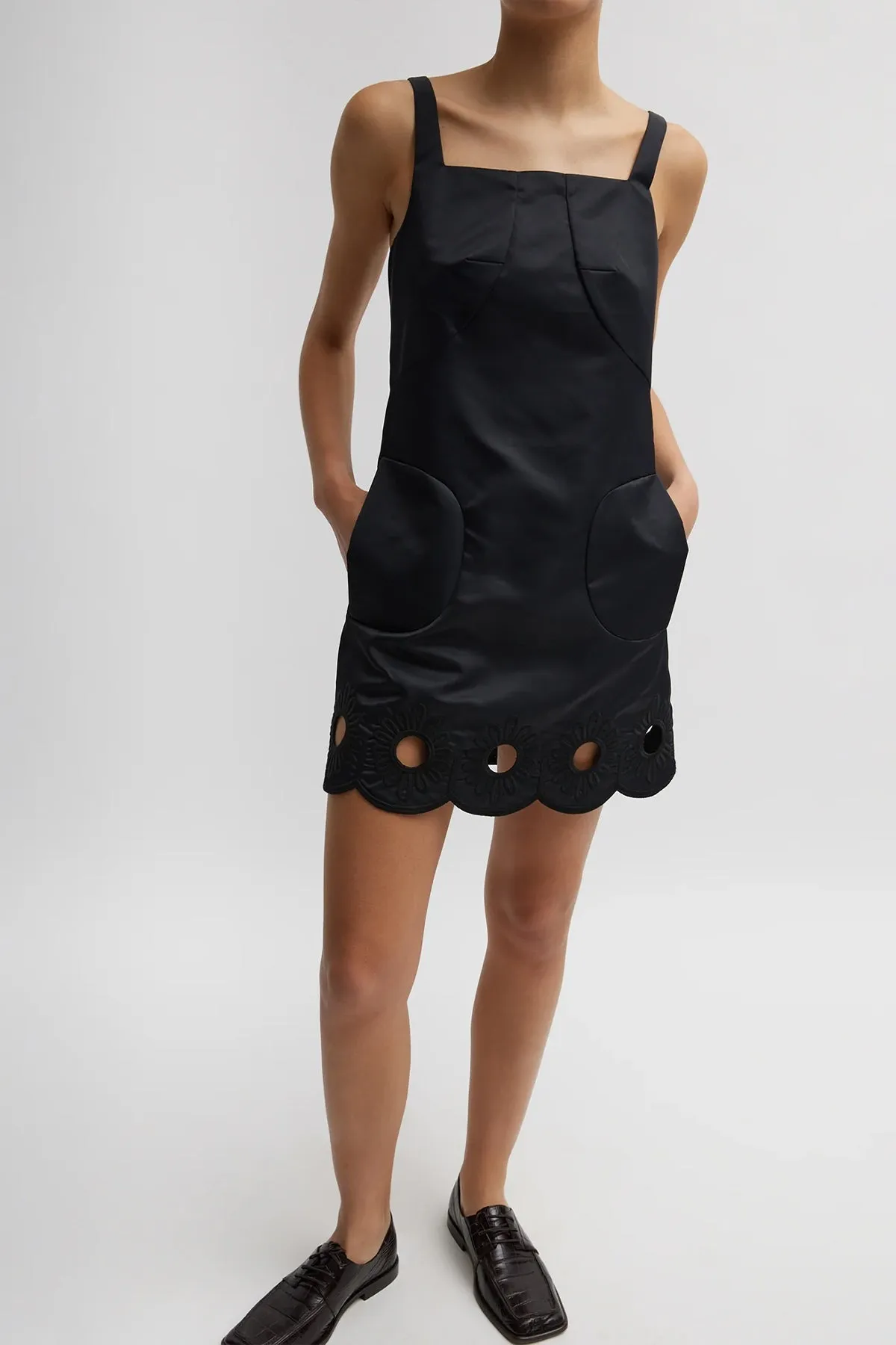 Daisy Embroidery Short Dress in Black