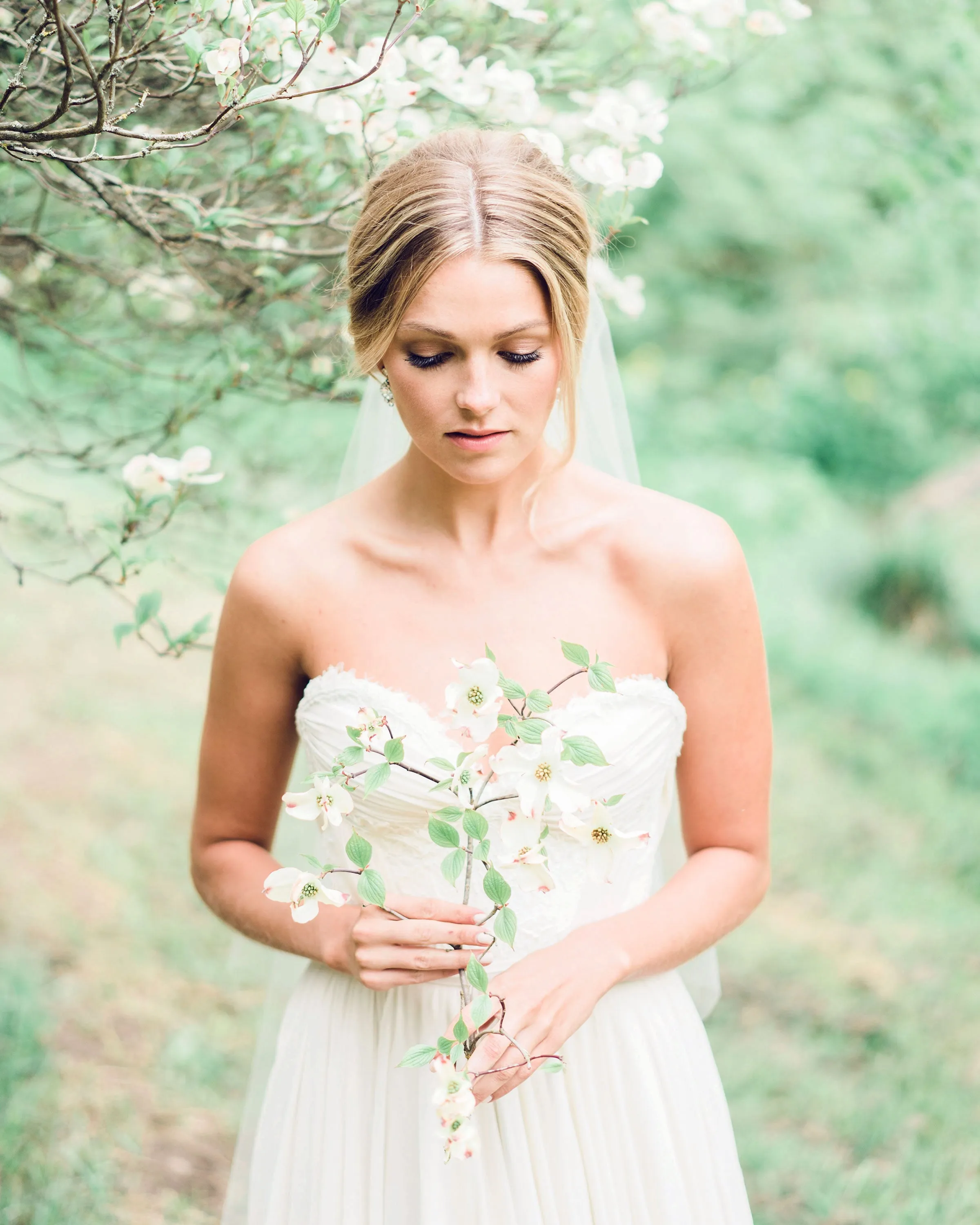 Delphine Gathered Fingertip Veil