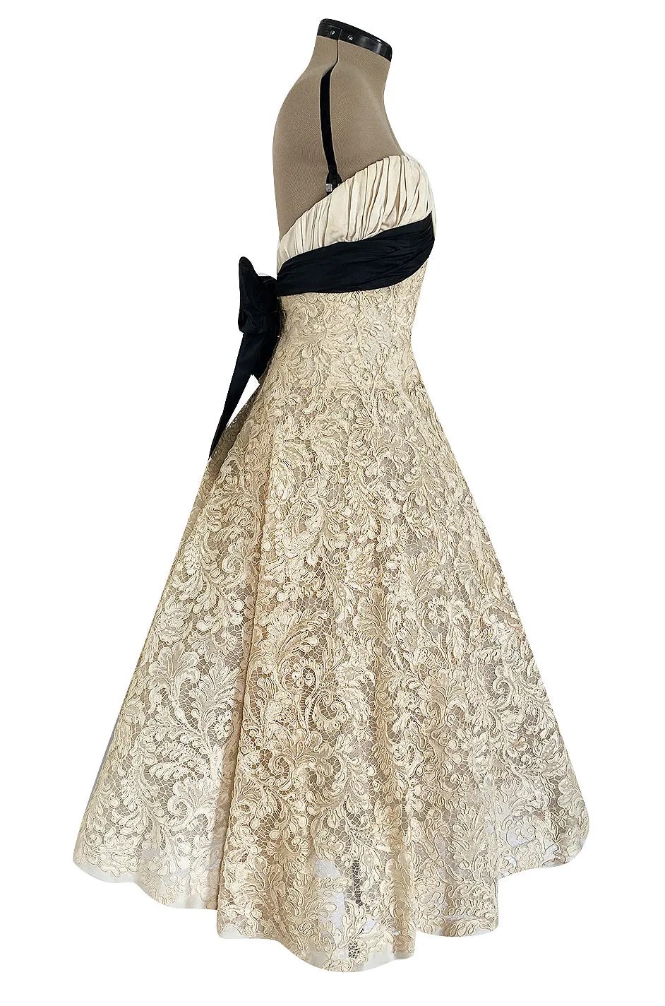 Exceptional Spring 1956 Pierre Balmain Haute Couture Strapless French Alencon Lace & Silk Organza Dress