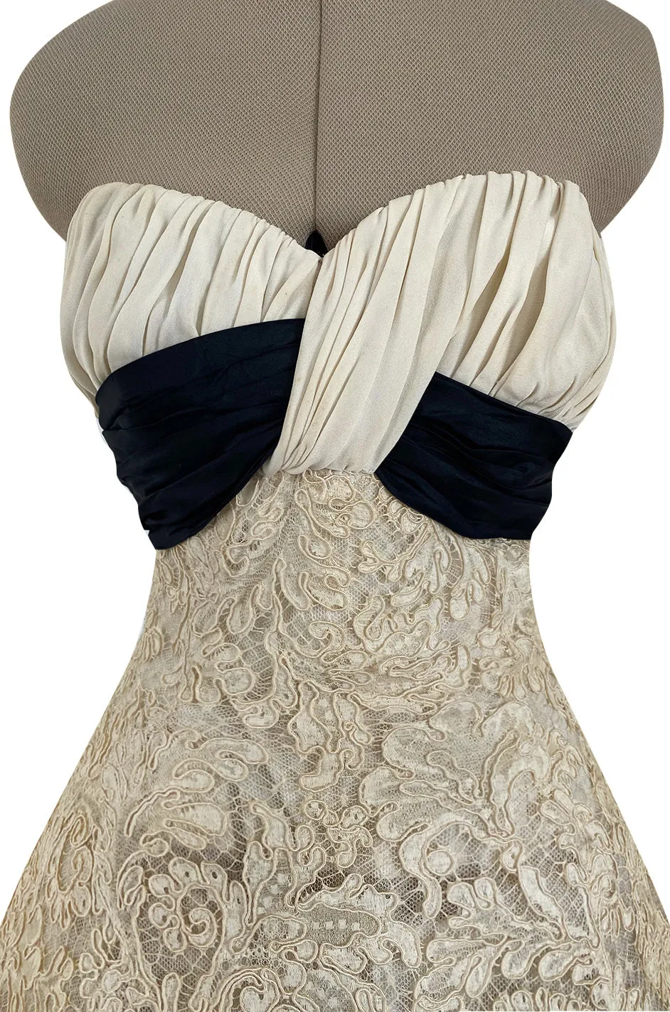 Exceptional Spring 1956 Pierre Balmain Haute Couture Strapless French Alencon Lace & Silk Organza Dress