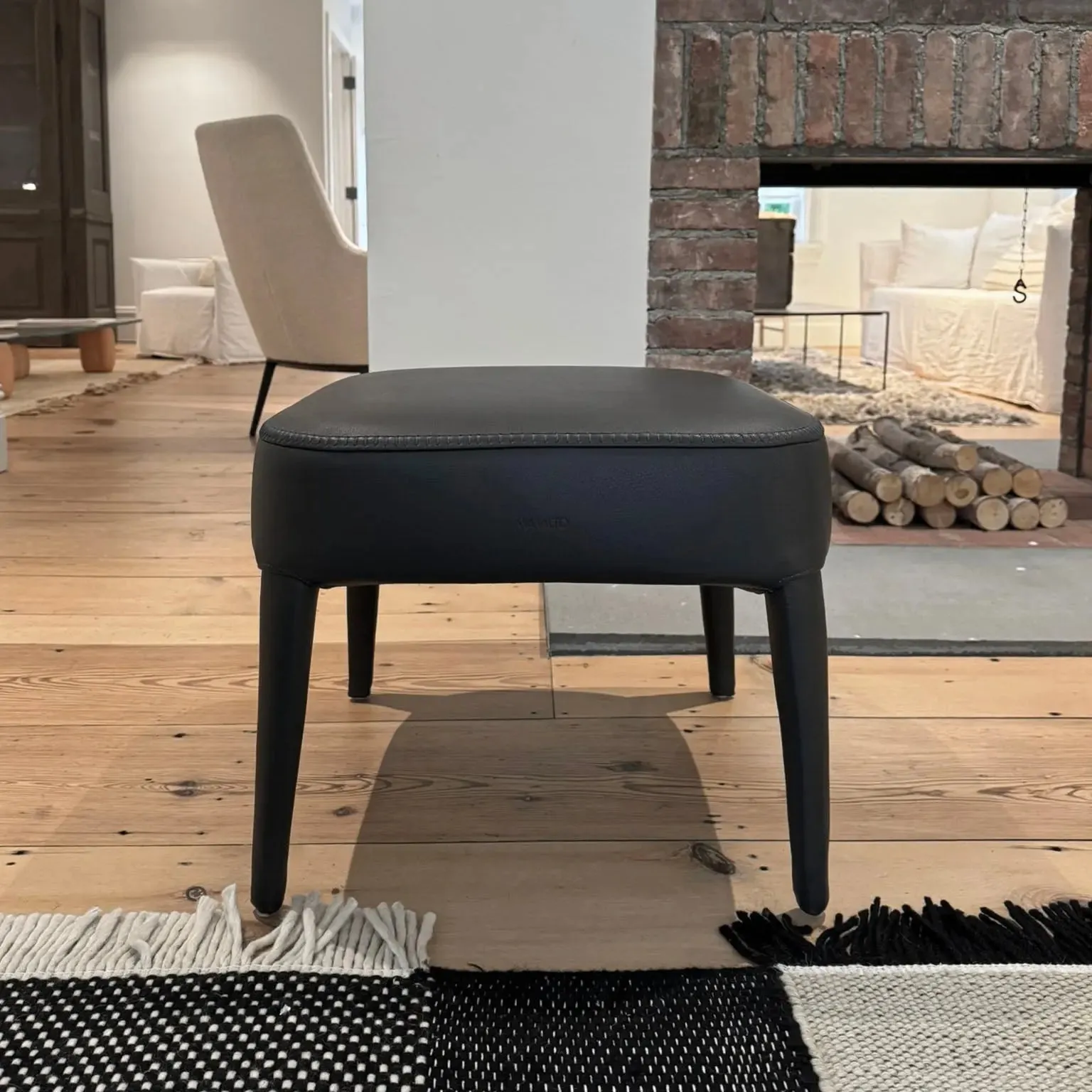 Febo - Ottoman with Covered Legs (2835T)