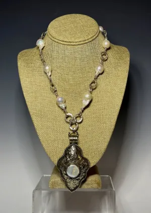 FRESH WATER PEARL WITH LARGE THAI PEARL FOCAL PENDANT STATEMENT NECKLACE LCN727