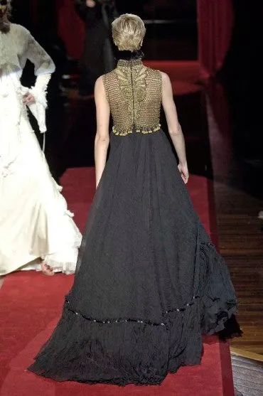 Gianfranco Ferre Fall 2006 Runway