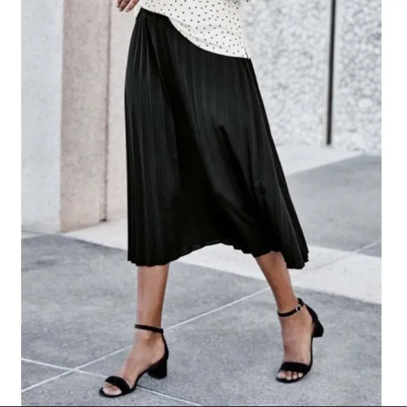 J.Jill Black Wearever Sunburst Pleated Midi Skirt