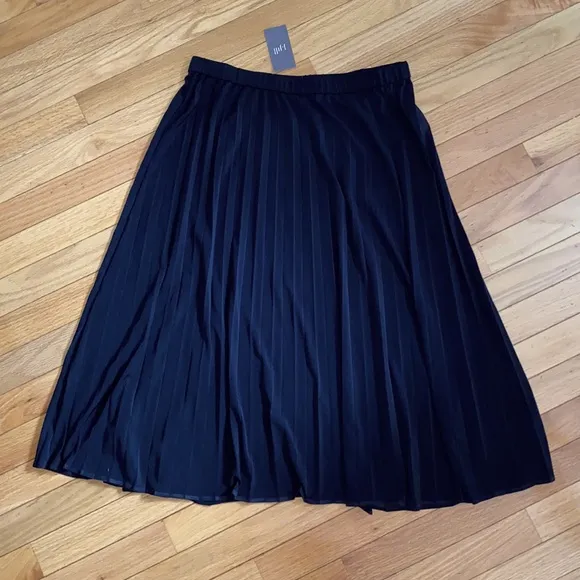 J.Jill Black Wearever Sunburst Pleated Midi Skirt