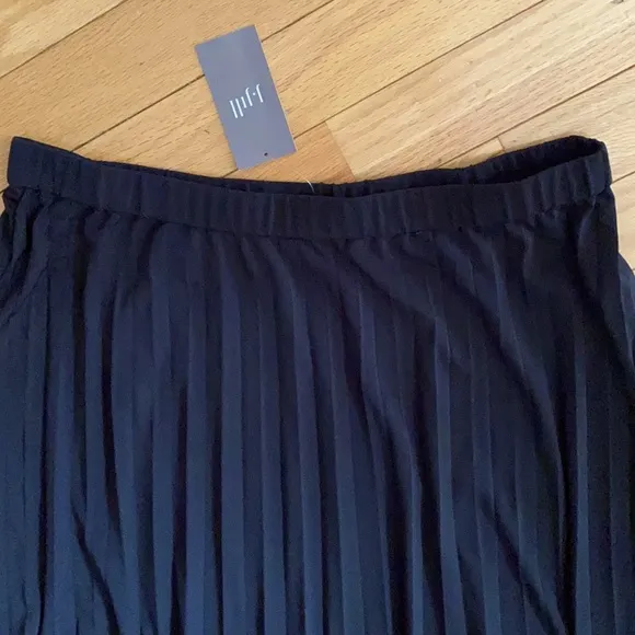 J.Jill Black Wearever Sunburst Pleated Midi Skirt