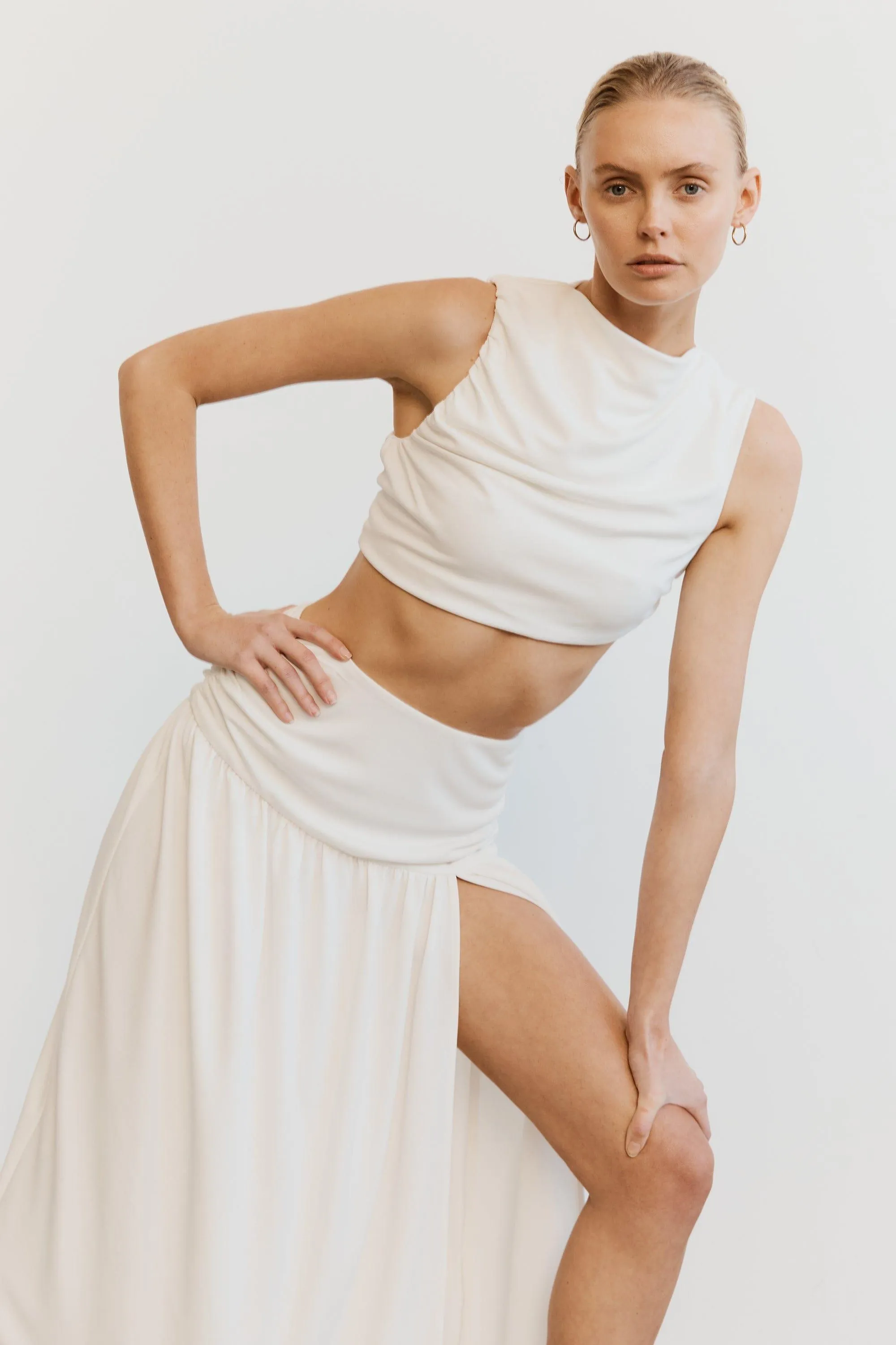 MARBLE GATHERED SIDE MIDI SKIRT | OFF WHITE