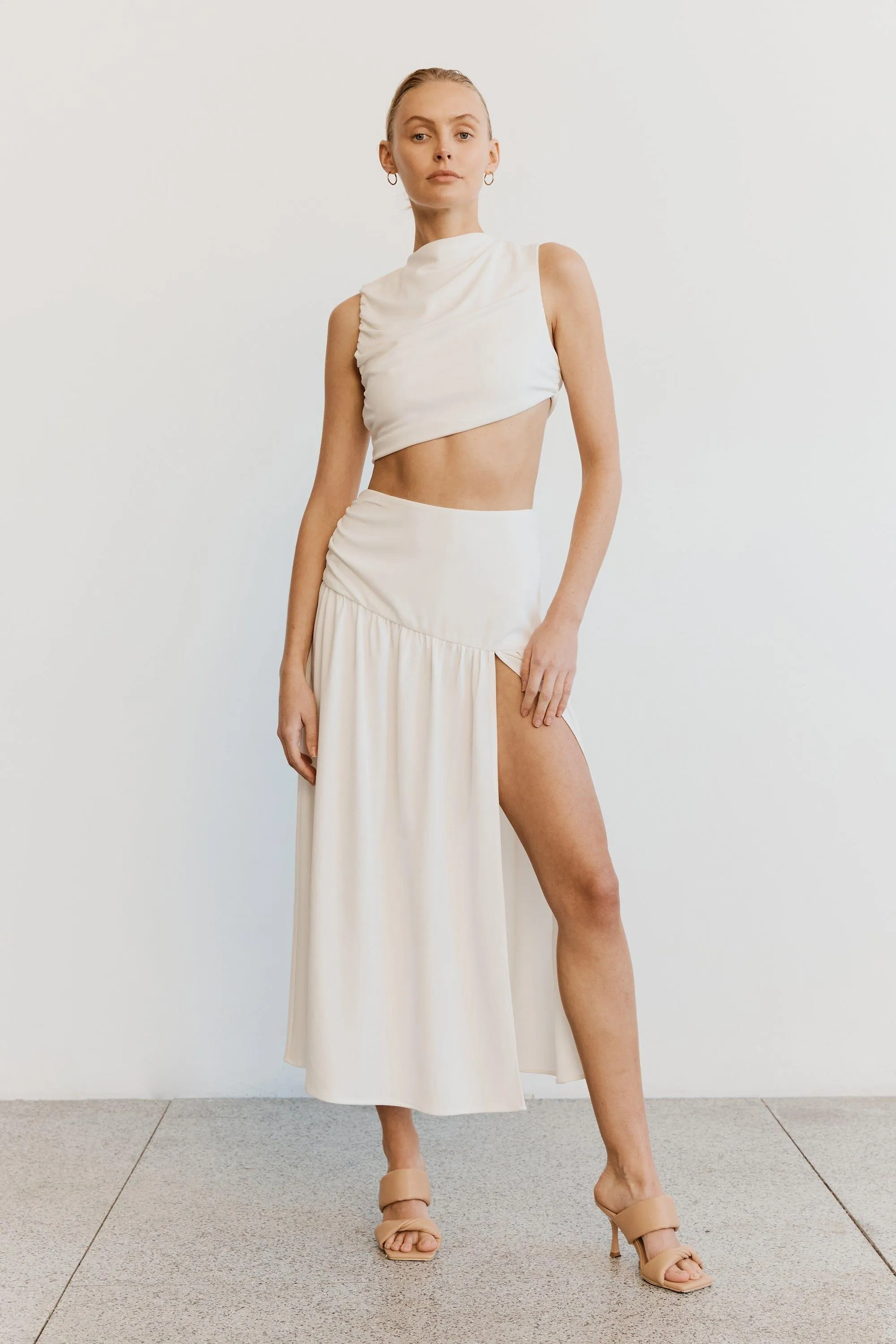 MARBLE GATHERED SIDE MIDI SKIRT | OFF WHITE