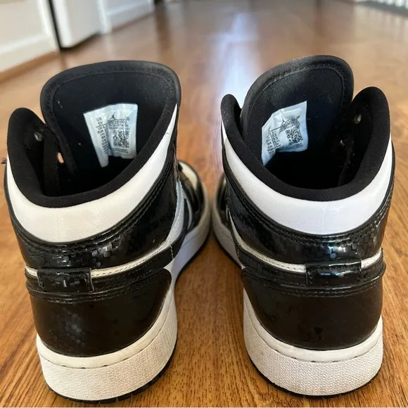 Nike Air Jordan 1 Mid SE All-Star Carbon Fiber GS 2021 DD2192-001. Size 5 Youth