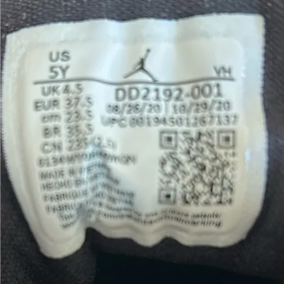 Nike Air Jordan 1 Mid SE All-Star Carbon Fiber GS 2021 DD2192-001. Size 5 Youth