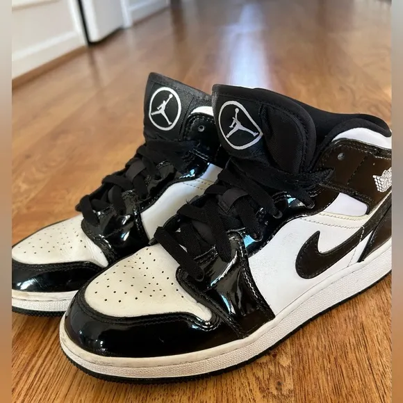 Nike Air Jordan 1 Mid SE All-Star Carbon Fiber GS 2021 DD2192-001. Size 5 Youth