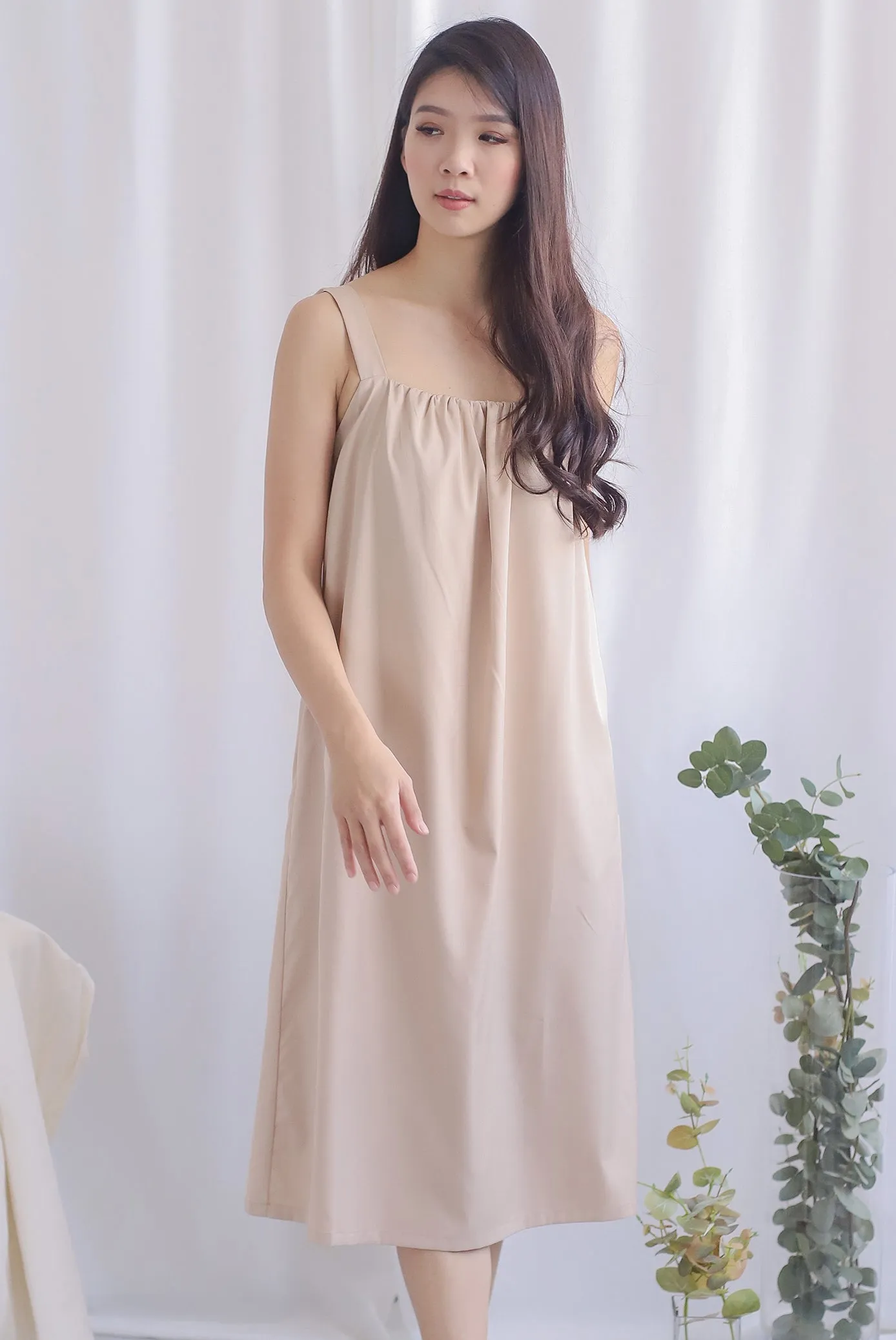 Nyota Gathered Dress In Ecru