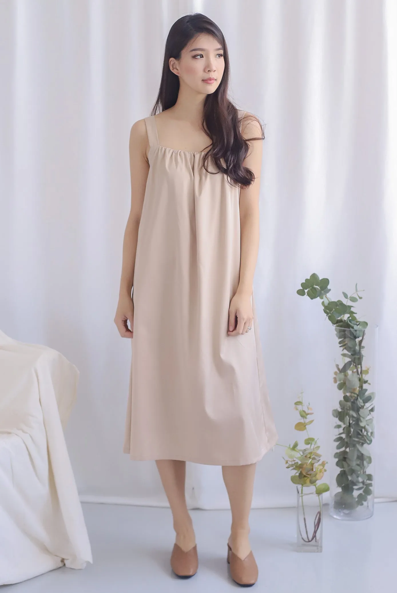 Nyota Gathered Dress In Ecru