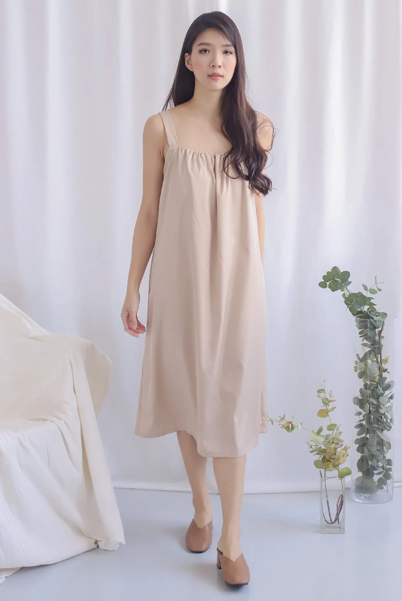 Nyota Gathered Dress In Ecru