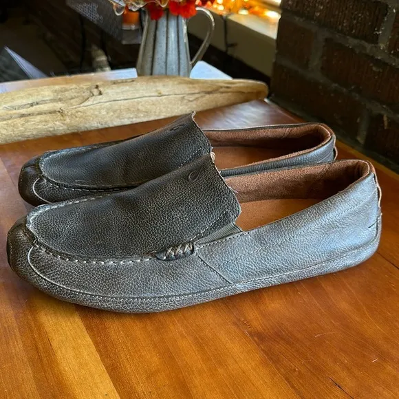 Olukai Akepa Driver Moc in brown leather with removable cushioned footbed. Sz 12