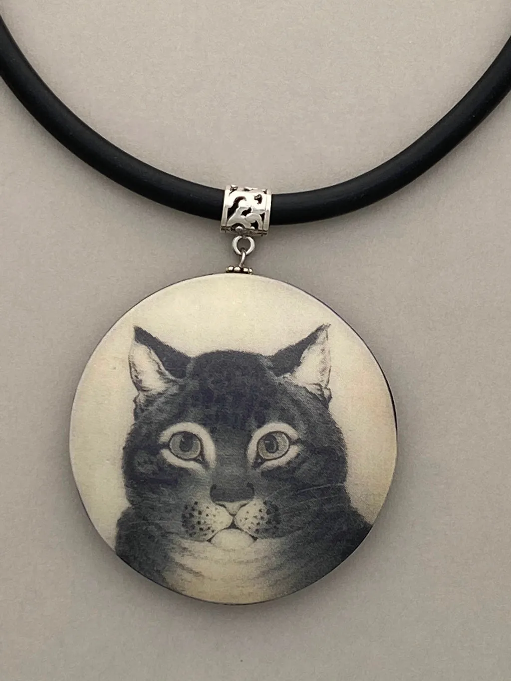 Pendant Necklace: Captivating Cat