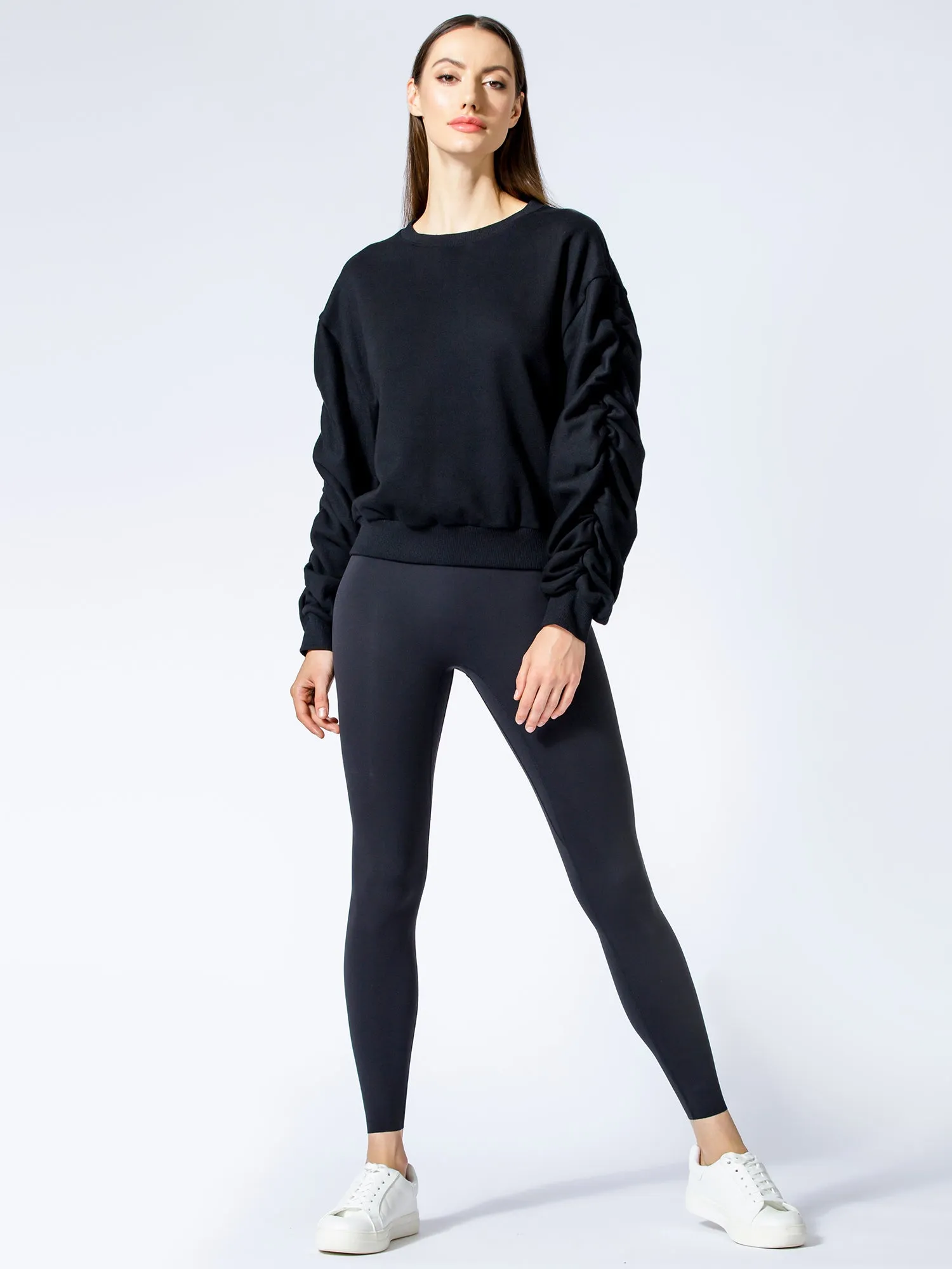 RUCHED RUNWAY SWEATSHIRT, BLACK