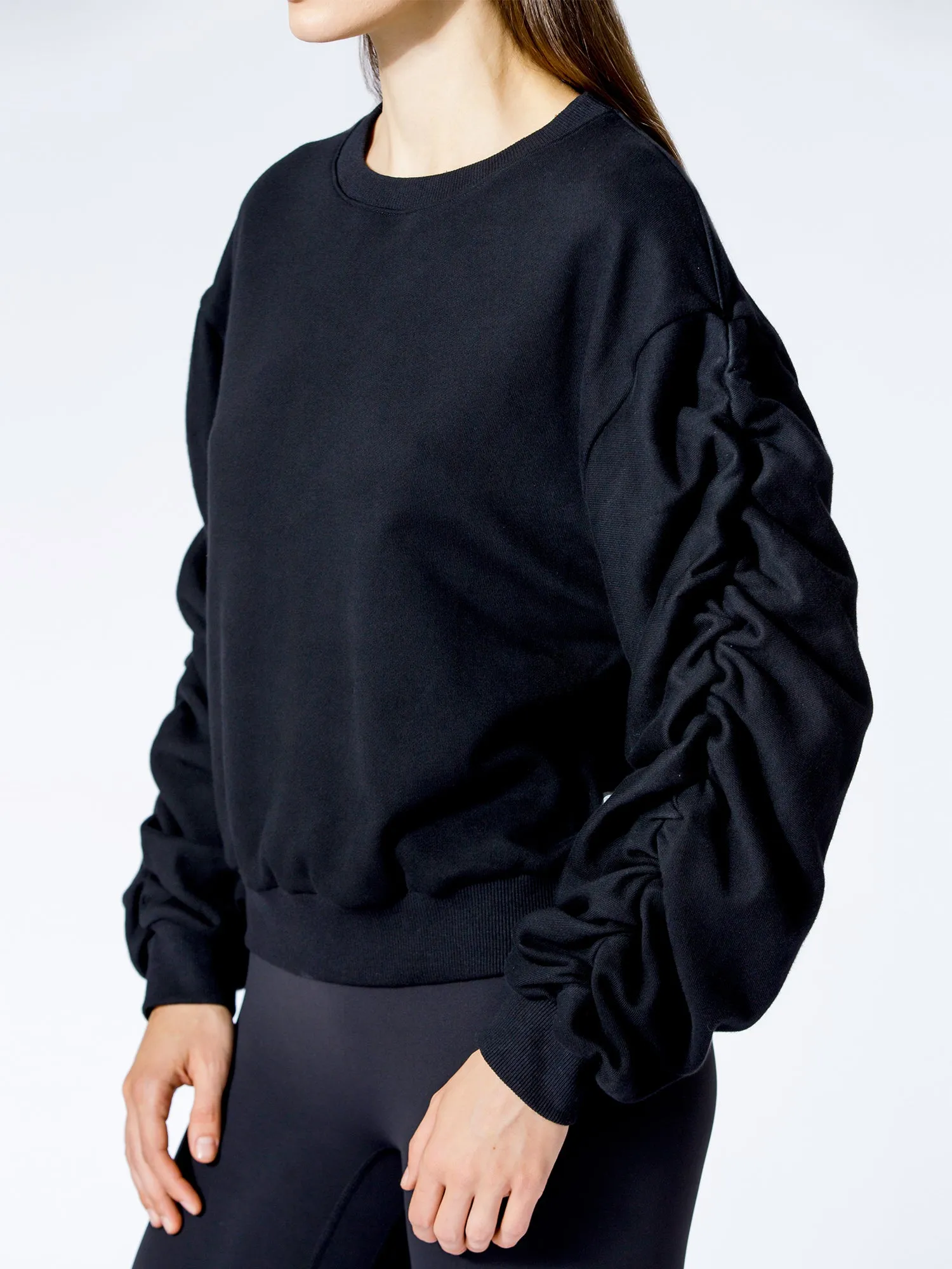 RUCHED RUNWAY SWEATSHIRT, BLACK