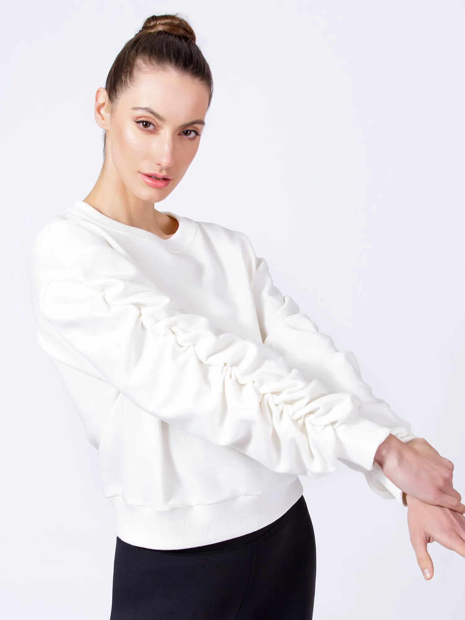 RUCHED RUNWAY SWEATSHIRT, WHITE