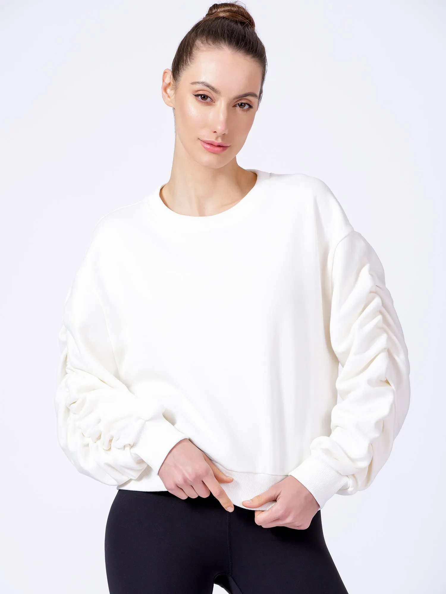 RUCHED RUNWAY SWEATSHIRT, WHITE