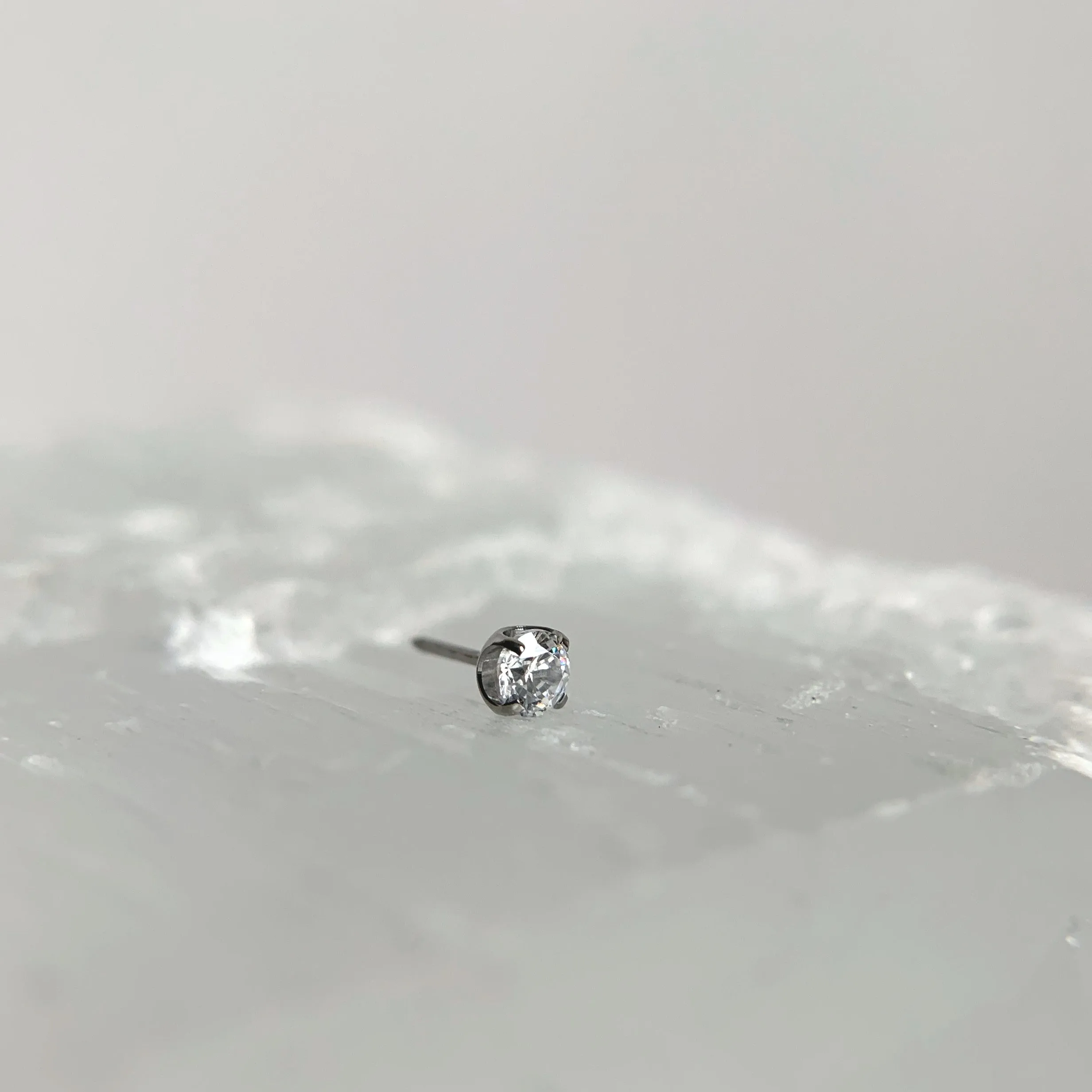 Smaller (1.5mm - 2.5mm) Titanium Prong Setting with Cubic Zirconia Threadless End