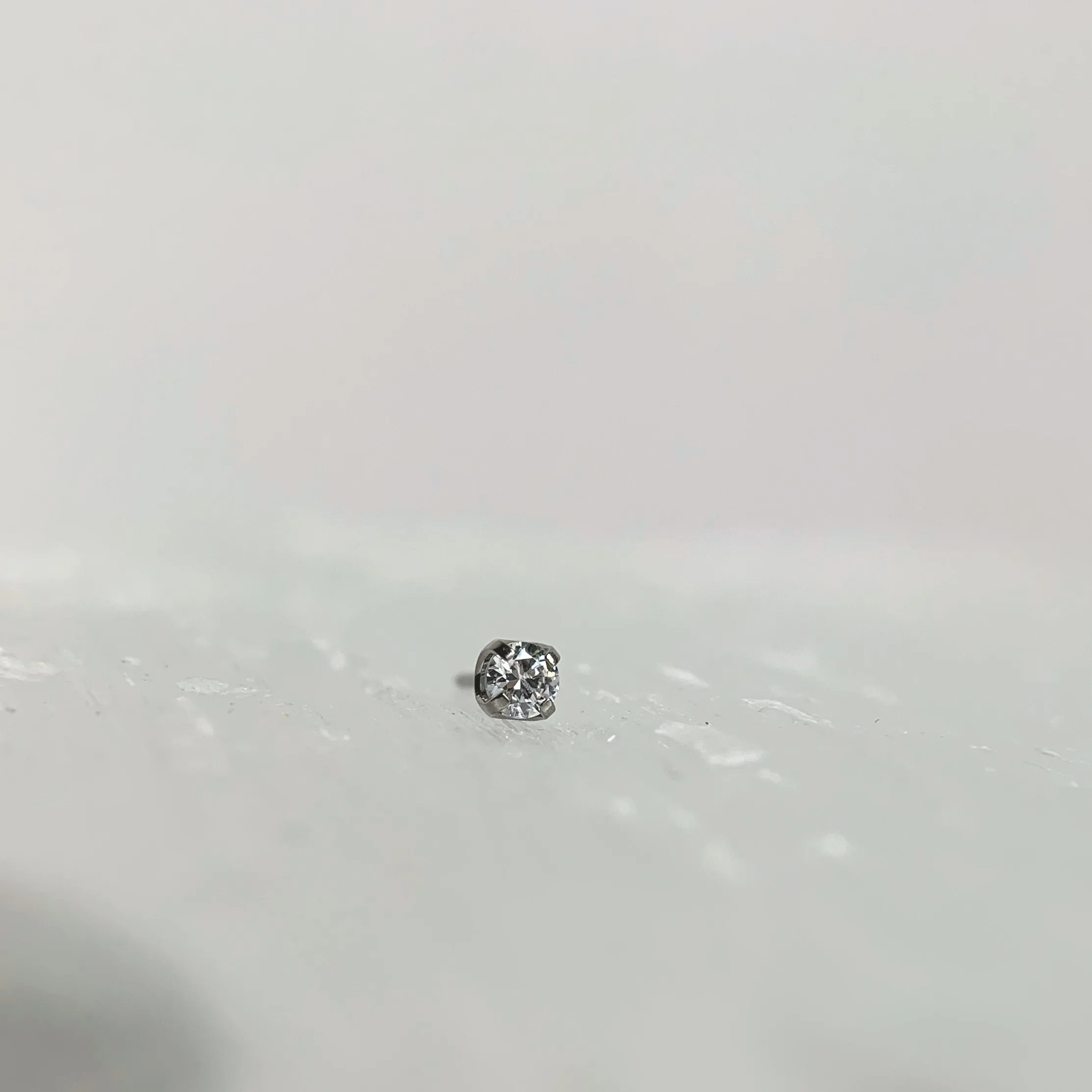 Smaller (1.5mm - 2.5mm) Titanium Prong Setting with Cubic Zirconia Threadless End