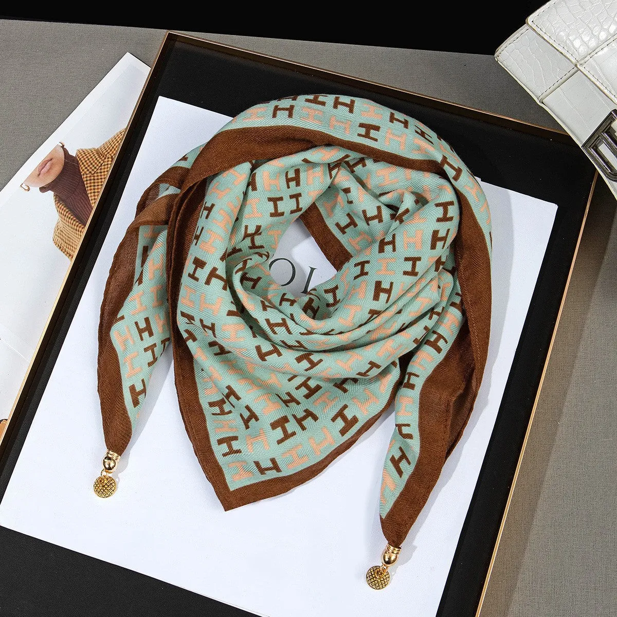 Vintage Print Magnetic Buckle Triangle Scarf – Elegant Lightweight Neck Scarf