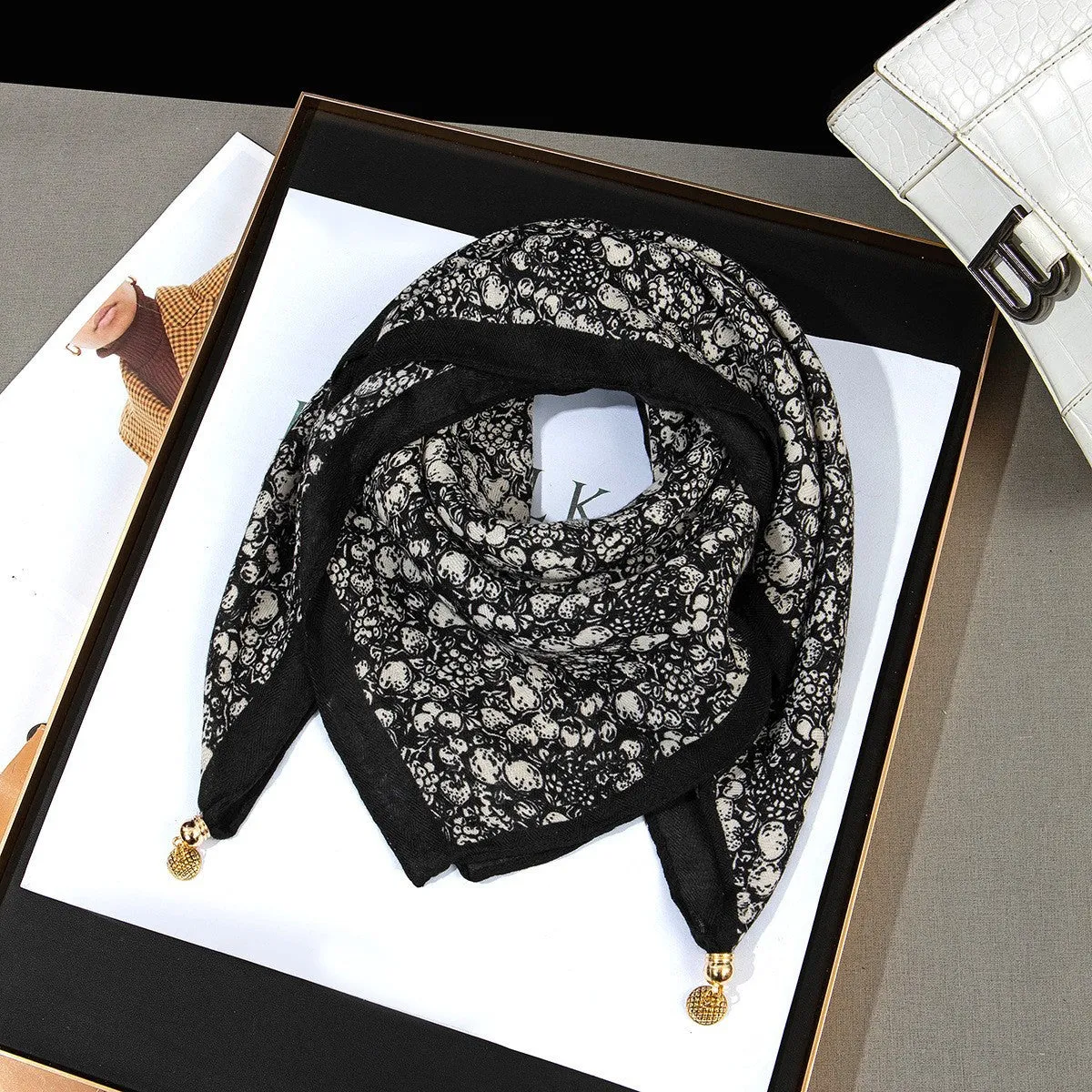 Vintage Print Magnetic Buckle Triangle Scarf – Elegant Lightweight Neck Scarf
