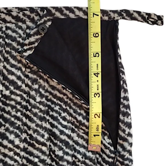 Worth New York Black/Grey/White Accordion Pleated Midi Skirt, Size 4 / Small